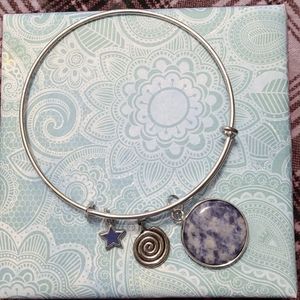 Expandable charm bracelet